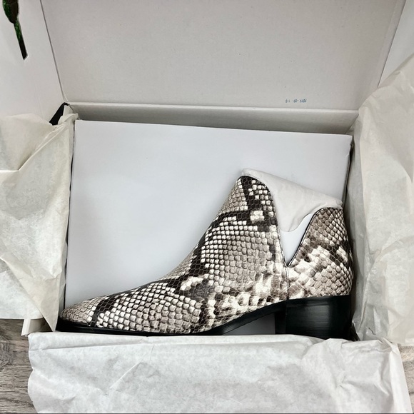 NIB Marc Fisher Yilda Notched Western Leather Ankle Bootie Black Snake Multi 8M - Picture 9 of 12